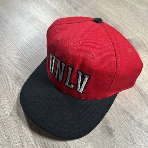 Vintage UNLV Runnin Rebels Hat Fitted 7 1/4 Red‎ College Black Wool Made in USA - Picture 8 of 8